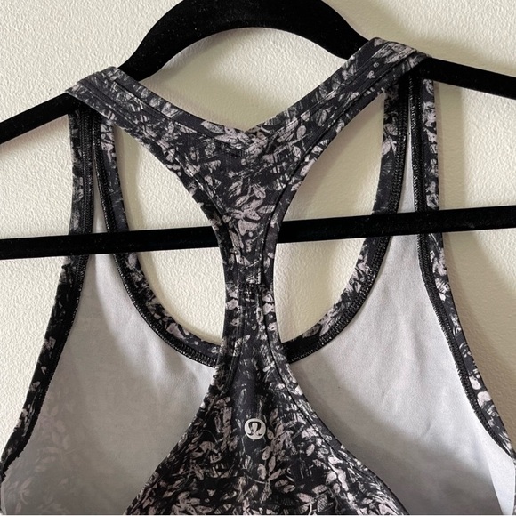 Lululemon Gray and Black Printed Cool Racerback Short Tank LIKE NEW - Picture 4 of 4
